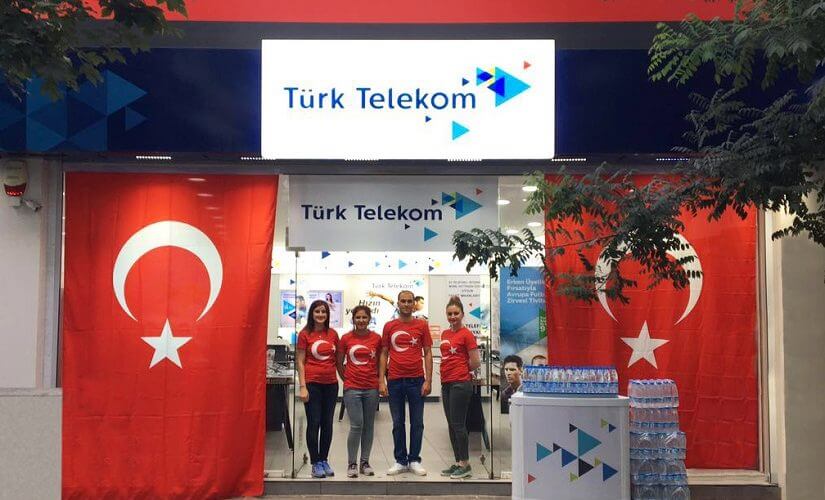 Türk Telekom’dan meydanlarda demokrasi nöbeti tutanlara ücretsiz Wi-Fi desteği